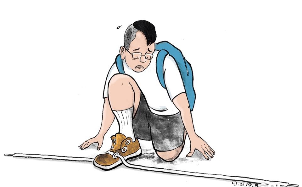 新闻漫画｜绊在“起跑线”