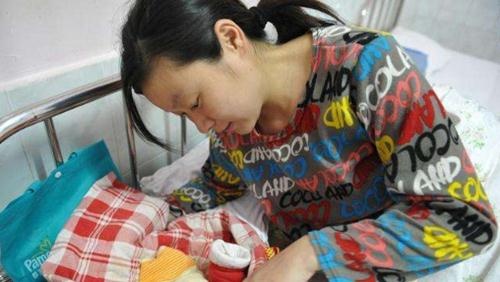 宝妈生下二胎，孩子跟娘家姓，大宝的一句话，妈妈后悔不已