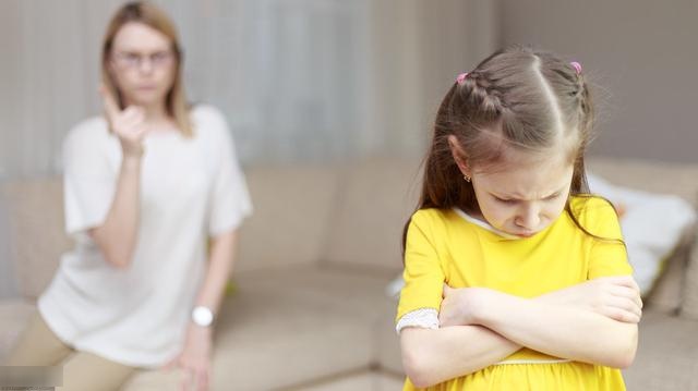 如何正确教育犯错时的孩子？这些问题很关键，父母需要体谅孩子