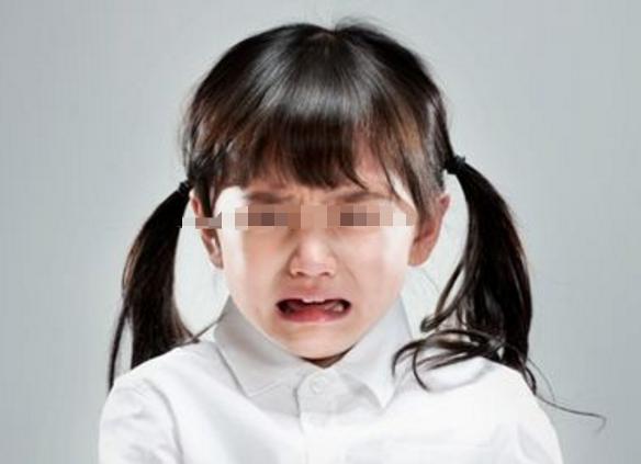 为何孩子越哄哭的越“凶”？家长要反思下，自己是否学会理解