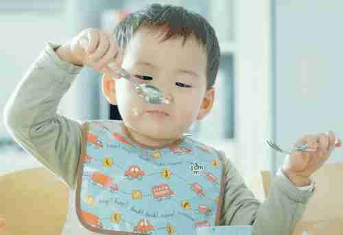 买手辣妈测评：买了一柜子的宝宝餐具，这四样最好用