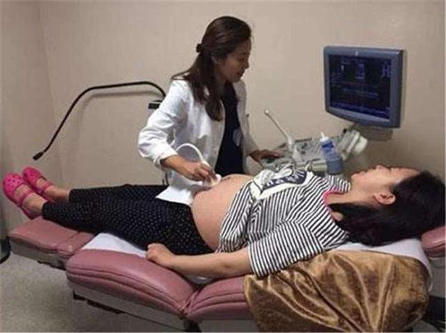 产检发现胎儿会&quot;微笑&quot;，孕妈被逗得开心，医生却皱起了眉