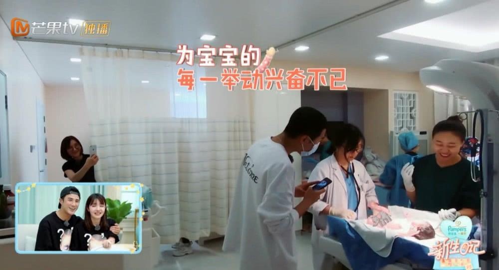 麦迪娜姜潮的宝宝降生，当宝宝抿嘴浅笑的那一刻，网友心都化了！