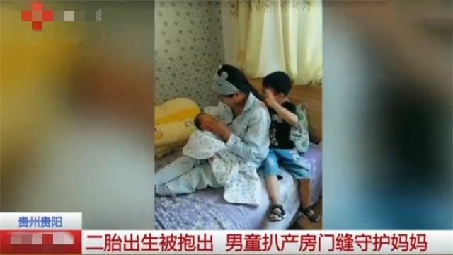 医院产房外，这个小小背影让人感动落泪，生二胎的宝妈心里暖暖的