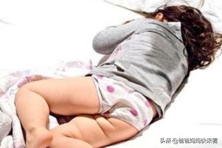 孩子睡觉总是喜欢出汗，不仅仅是因为缺钙，这些问题宝妈要留意