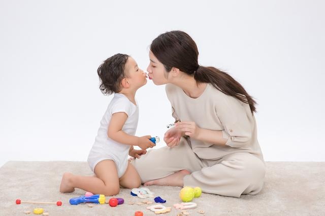 孩子耳朵边的小孔为很有来头！家长不要随意挤，否则肯定会后悔