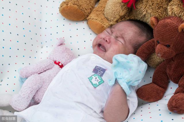 孩子总是半夜醒来，父母记着一定，不能犯下面这四个错误
