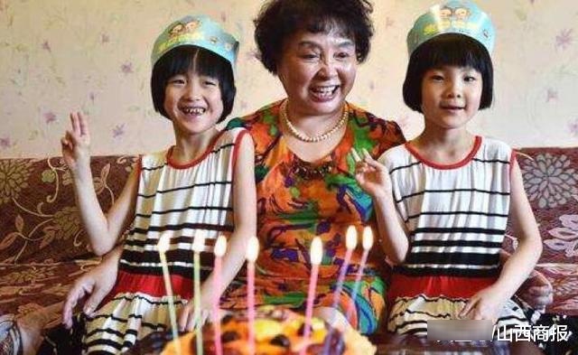 60岁中国最高龄产妇，拼死生下双胞胎，如今如何了？
