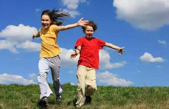 孩子性格太外向，遇到陌生人也搭话，这几种方法教会孩子自我保护