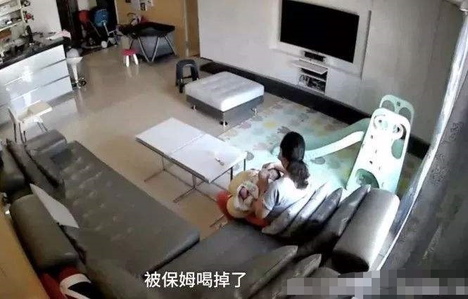 白领妈妈看监控，发现保姆偷拿出母乳，接下来的举动让她无法淡定