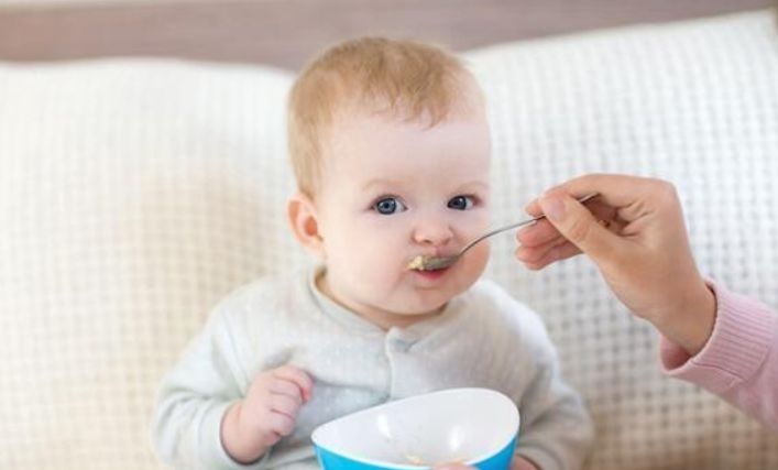 孩子哭闹着要雪糕，发生了这件事我后悔不已，孩子不能轻易惯