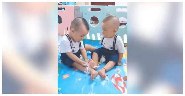 不生个双胞胎，你永远不知道当妈能有多皮，让人乐不停