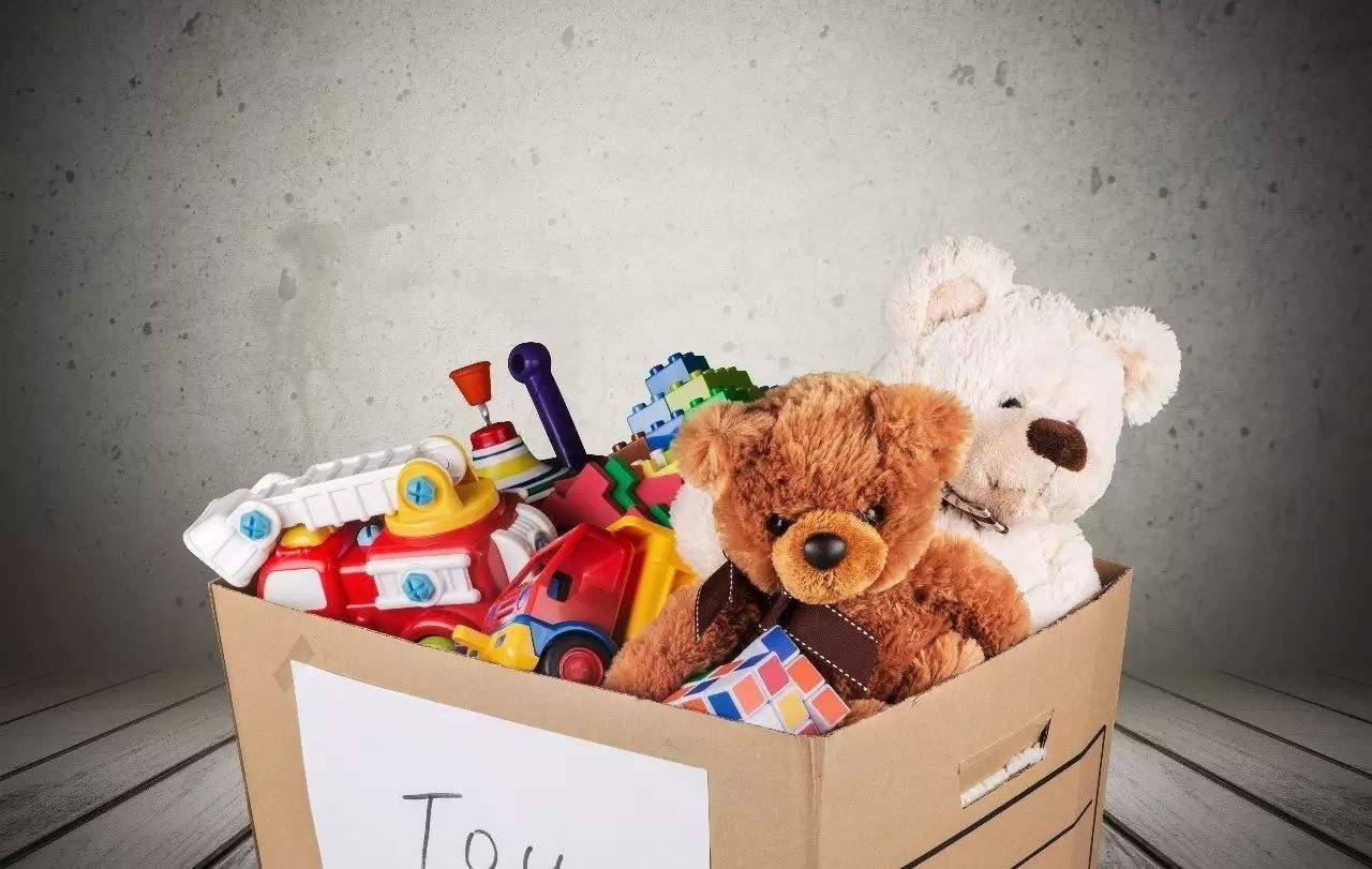 孩子玩具乱扔乱丢怎么办？父母以身作则，3招带孩子学会整理玩具