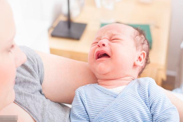 母乳不足还要坚持只喂母乳？试试这个方法，喂奶粉也不影响追奶