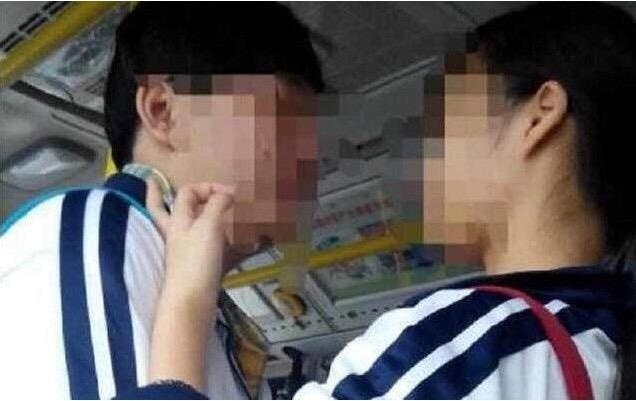 14岁女孩产下男婴, 医生恭喜都说不出来, 过早生孩子的3大危害!