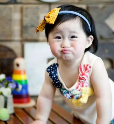 孩子总是摸脑袋，妈妈发现异常，医生检查后说幸好来得早