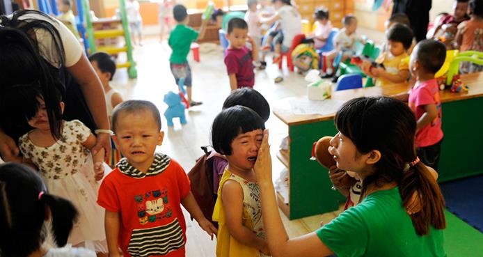 3岁孩子新入幼儿园，谁送孩子更合适，竟然不是妈妈，而是他