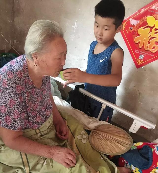 别人家的孩子，懂事得未免“过分”了