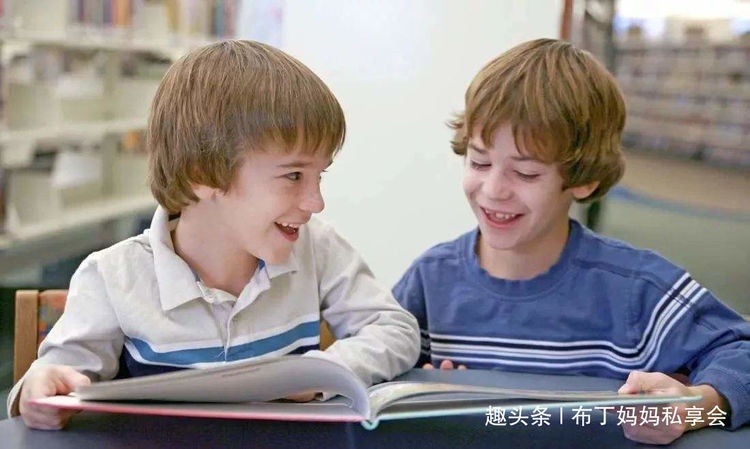 孩子看别人做什么就做什么，没主见？模仿敏感期，父母3点巧应对