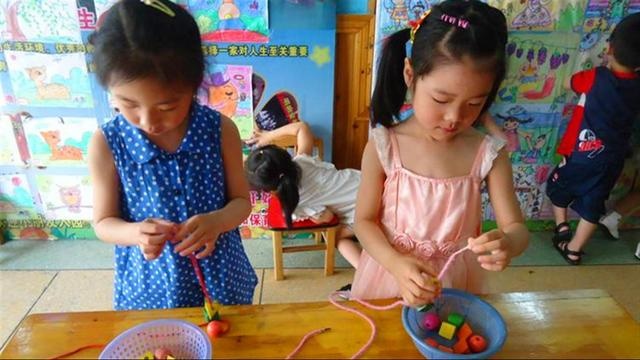 女儿的衣服，穿到了别的孩子身上，宝妈找幼儿园理论却挨了骂