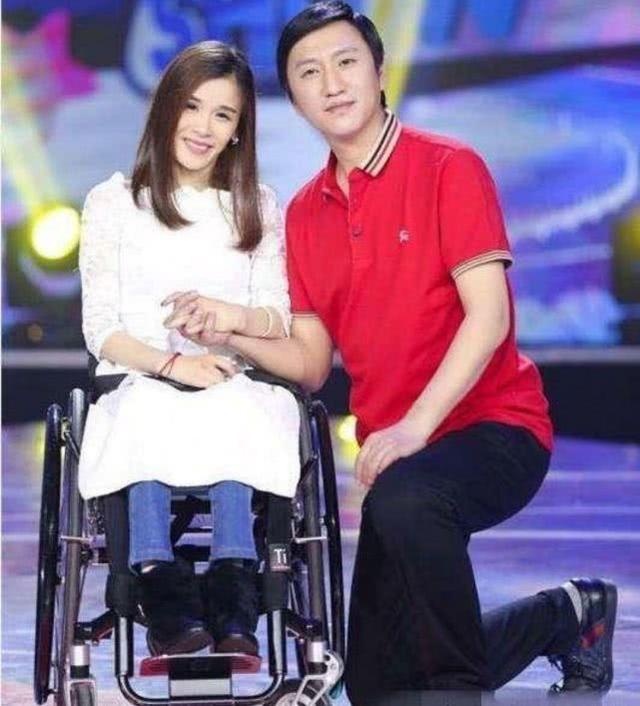 桑兰发烧39度，病因竟是20年前受伤所致，好在有儿子悉心照顾
