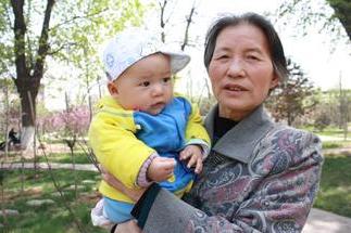 和3岁孙子赌气，奶奶赢了，却再也听不见孙子叫“奶奶”了