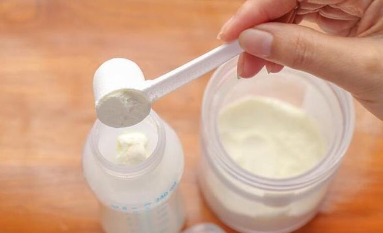 奶粉冲不好，竟让孩子上火胀气！几个小技巧，孩子不上火营养足