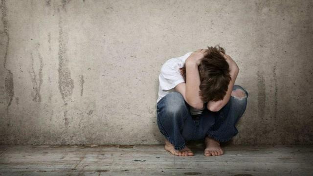5岁女孩停止发育妈妈哭成泪人，性早熟的危害，家长们别不当回事