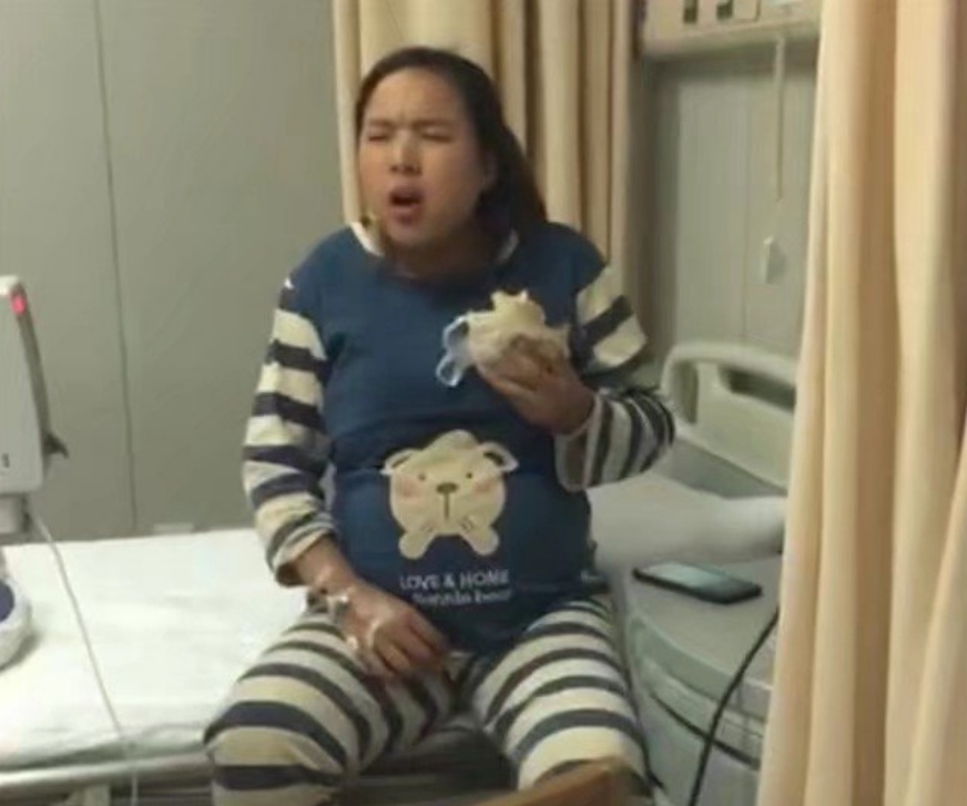 孕妇待产期间，肚子又疼又还想吃东西，旁边的老公要憋出内伤