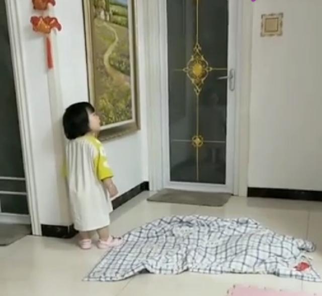 哥哥变魔术，妹妹还以为玩捉迷藏，接下来画面令人意想不到