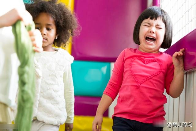 在幼儿园被欺负，孩子就是不知道还手该怎么办？