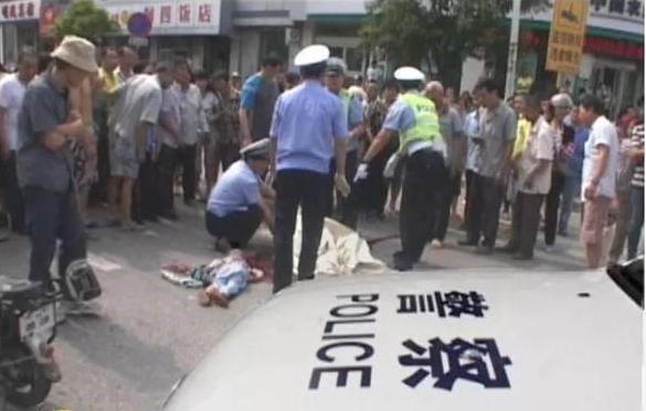 母亲勒死孩子后，选择跳楼自杀：别让你的情绪伤害了无辜的孩子