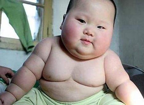 两岁宝宝被送到姥姥家，一个多月后妈妈去看，差点没认出来