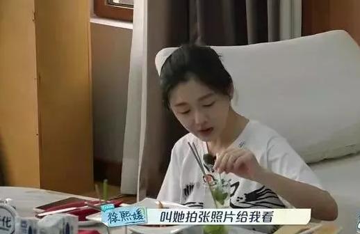 小S“穷养”女儿被姐姐反对，有远见的父母，都是这样教育孩子的