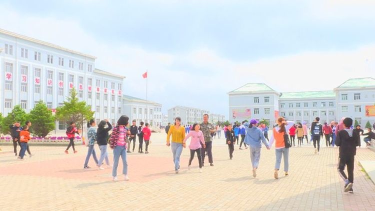 又是一年开学季，开开心心去上学！