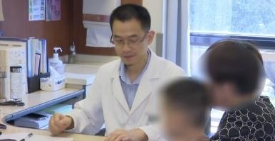 10岁男孩腿毛浓密、发育提前，竟是因为妈妈让他吃了这个