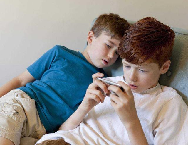 孩子的眼睛是最重要的，我们一定要保护好它，那这件事情你要注意