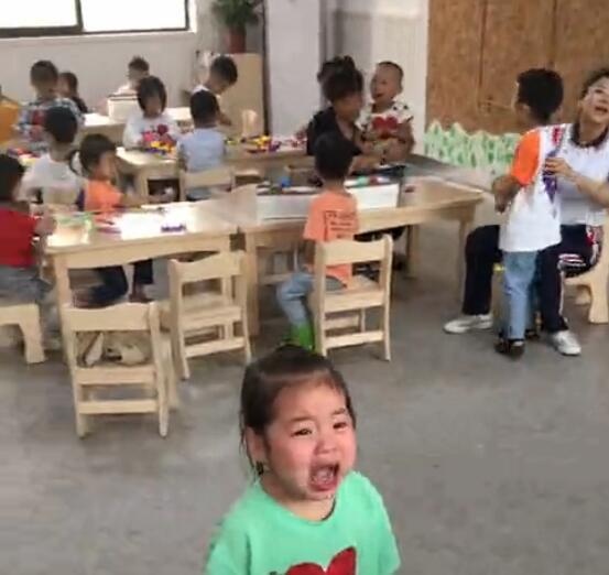 3岁娃第一天上幼儿园就被“投诉”，娃说句话，老师气炸妈妈笑抽