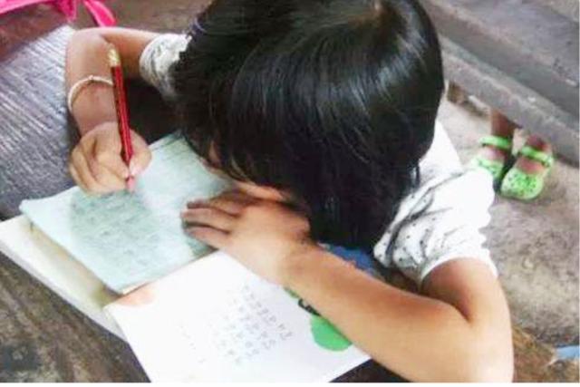 女童抢救无效离世，只因为妈妈一时冲动，这些部位再生气也不能碰