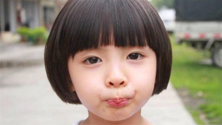 因担心孩子“随爹”，宝妈孕期狂吃葡萄，孩子出生后：抱错了？