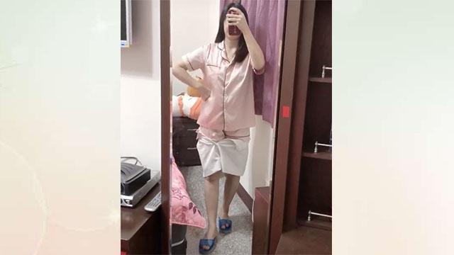 宝妈试穿生孩子前的衣服，结果全穿不下了，网友：同款宝妈