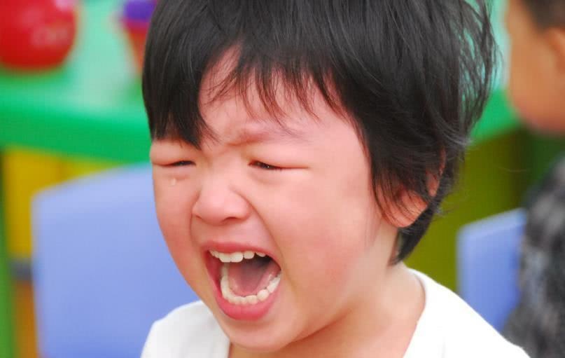 从幼儿园接孩子回家后，要做好这几件事，避免孩子“情绪累积”！