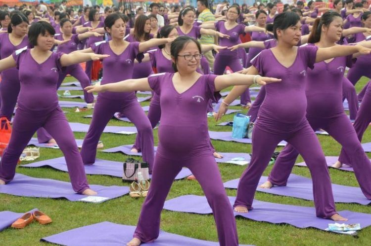 孕期出现这3种感觉时，这是胎宝宝不舒服的信号，孕妈要知道