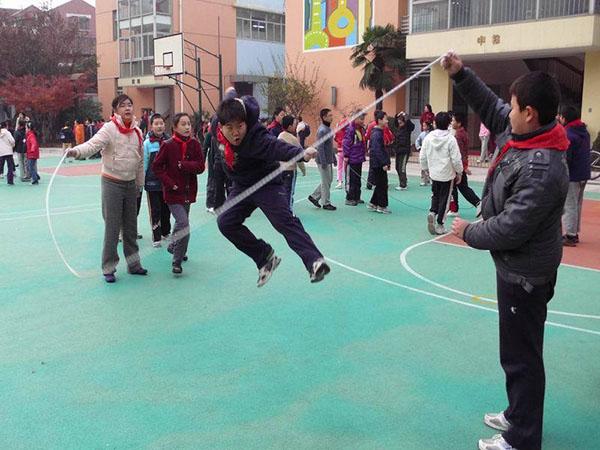 不午睡对孩子好不好？幼儿园取消午睡，竟是为了孩子发育着想