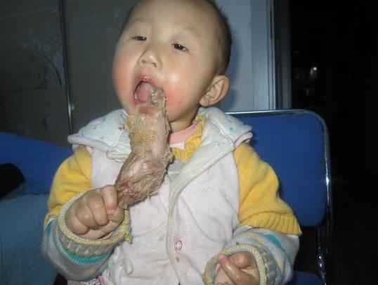 6岁女童脾胃虚弱，已停止发育，医生怒斥：有些食物怎能任由娃吃