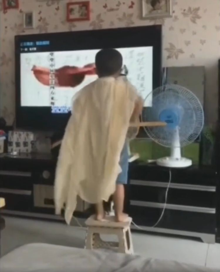 笑“死”人,孩子静悄悄,必定在“作妖”,我妈已经三天没打我了