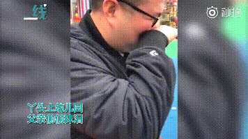 幼儿园开学第一天，娃淡定入园一滴泪不掉，宝妈心里不是滋味