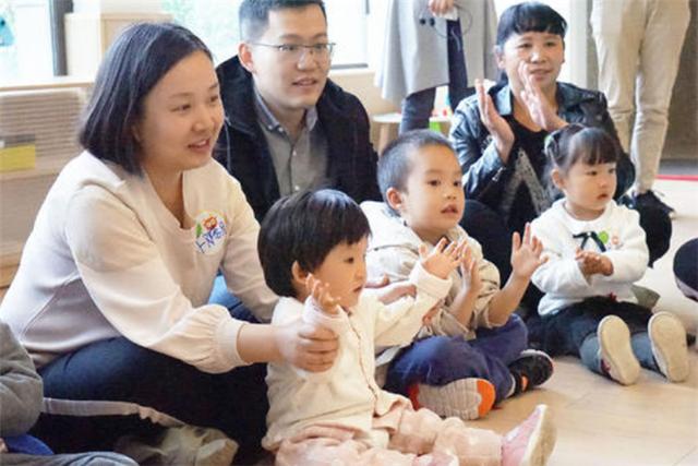 宝妈想让儿子晚一年入园，奶奶却偷偷报了名，3岁不入园就晚了？