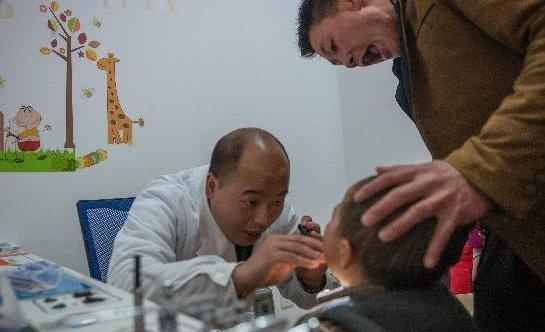 3岁宝宝高烧不退，了解喂养习惯后，医生怒斥：根本不配当妈