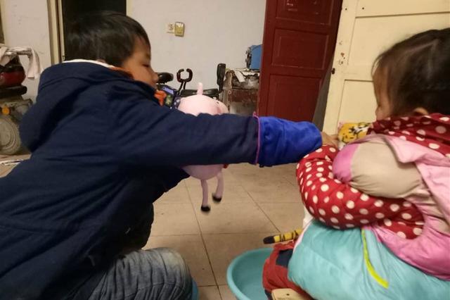 孩子在幼儿园被人打了怎么办？该不该还手？家长们各执一词